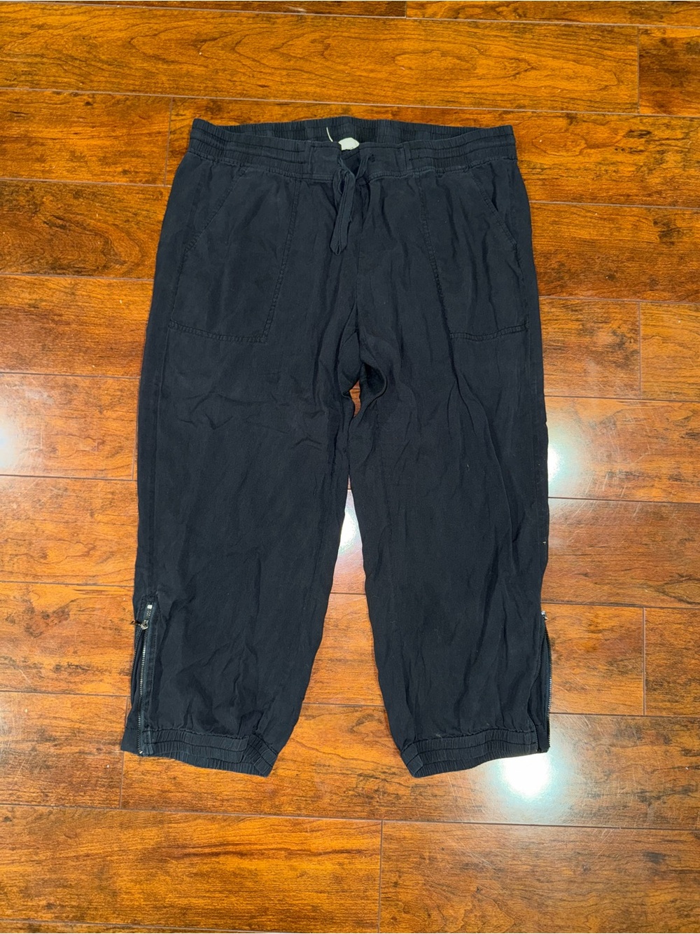 Vintage Relaxed Black Capris with Drawstring Waist